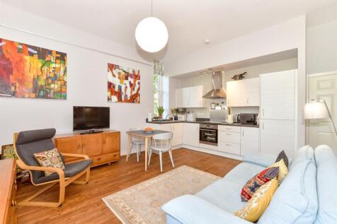 Lounge/Kitchen