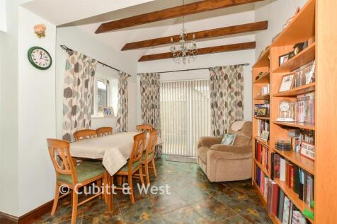 Kitchen/ Dining Room