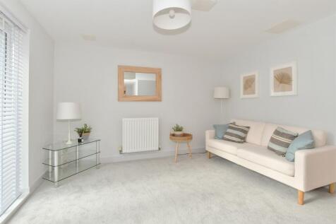 Lounge/Dining Area