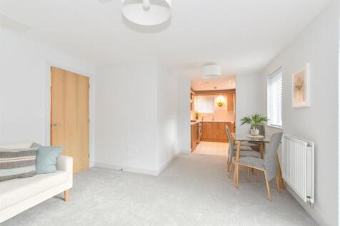 Lounge/Dining Area