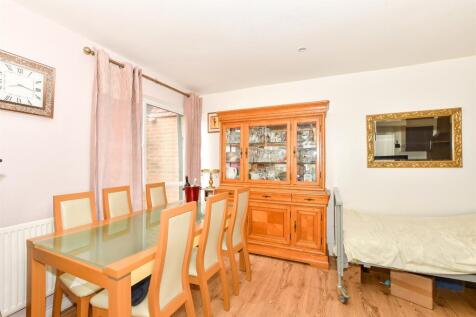 Lounge/Dining Area