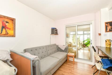 Lounge/Dining Area