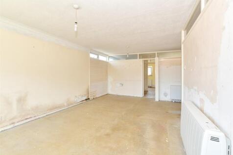 Lounge/Dining Area