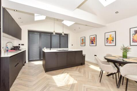 Kitchen/Dining Area