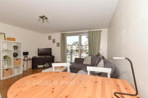 Lounge/Dining Area