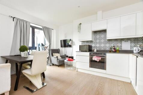Kitchen/ Lounge