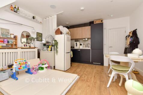 Kitchen / Lounge / Diner