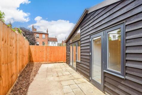 Rear Patio Garden