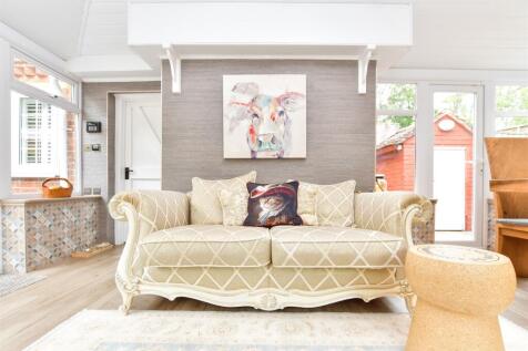 Lounge/ Living Area