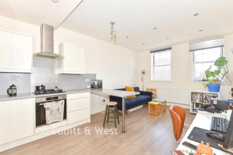 Kitchen/ Lounge
