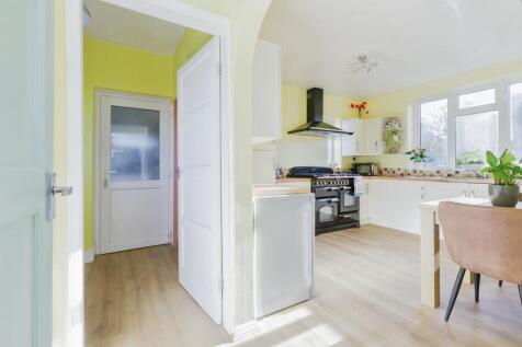Kitchen/ Dining Room