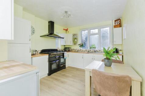 Kitchen/ Dining Room