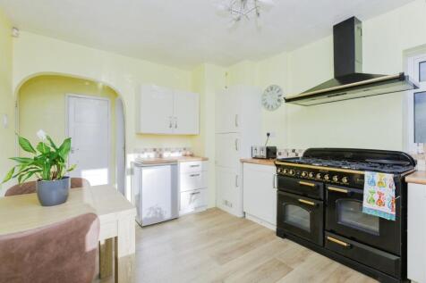 Kitchen/ Dining Room