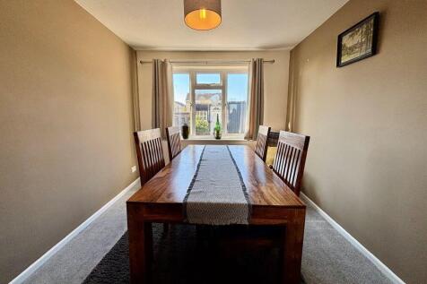 Lounge / Dining Room