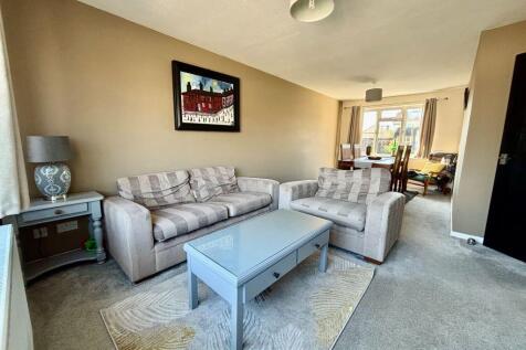 Lounge / Dining Room