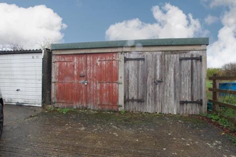 Separate Garage En-Bloc
