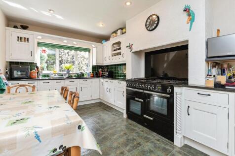 Kitchen - Into Lounge 
