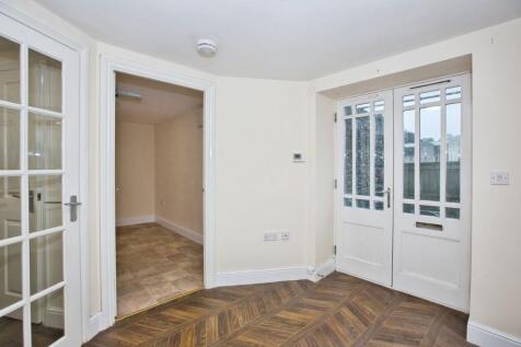 Entrance Hall/Lounge