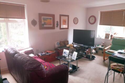 Lounge Area: