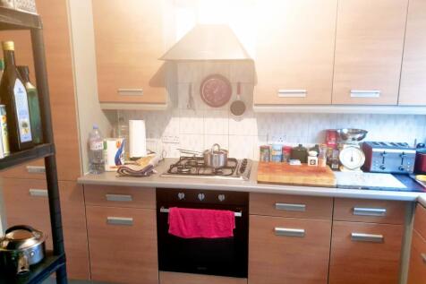 Kitchen Area: