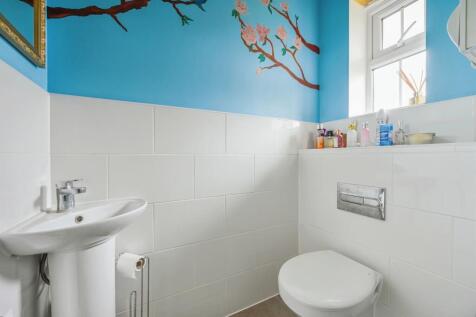 Guest Cloakroom: