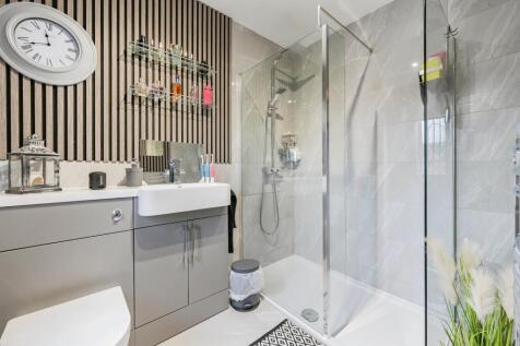 Refitted En Suite: