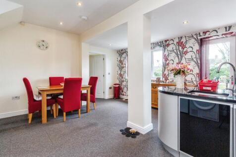 Open Plan Kitchen Diner: