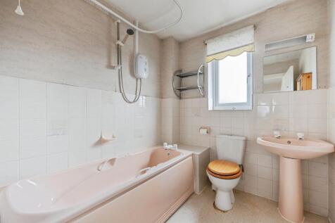 Family Bathroom: