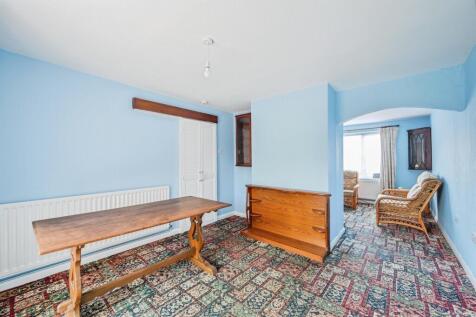 Dining Area: