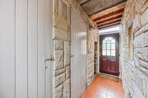 Side Passageway: