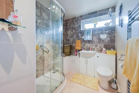 Shower Room:
