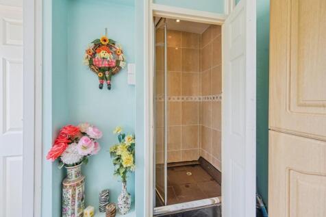 Family Bathroom: