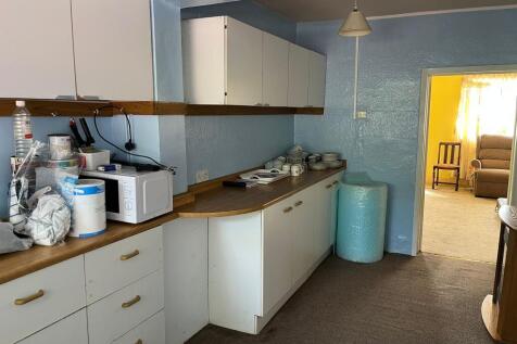 Kitchen: