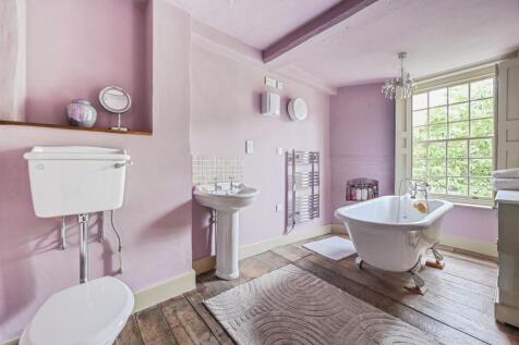 Family Bathroom: