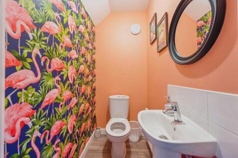 Guest Cloakroom: