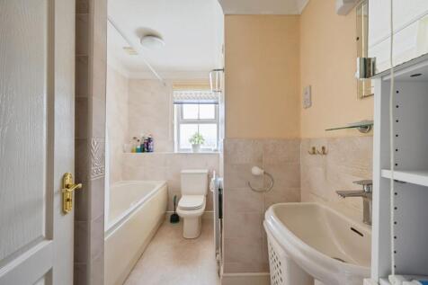 Family Bathroom: