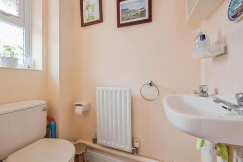 Guest Cloakroom: