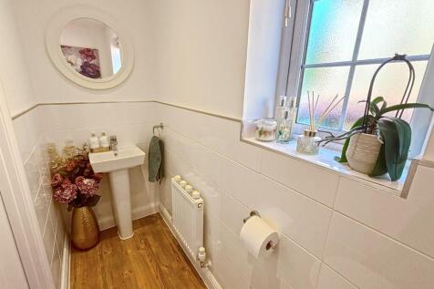 Guest Cloakroom: