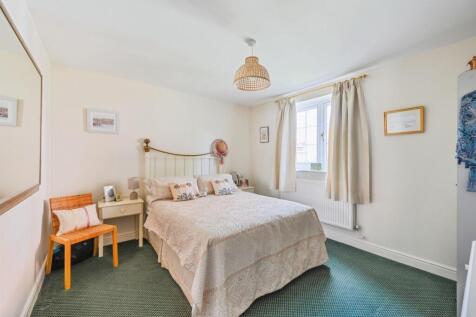 Double Bedroom:
