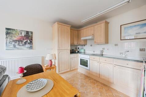 Kitchen Area: