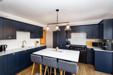 Kitchen/dining/family room