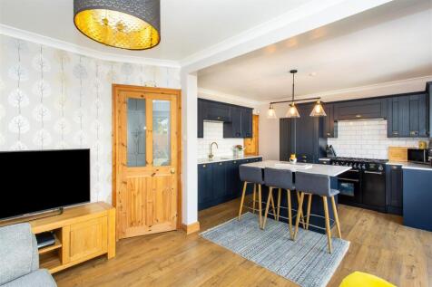 Kitchen/dining/family room