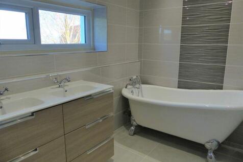 Master bathroom claw bath