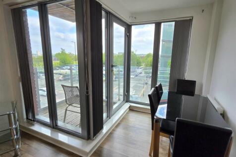 Dining/Balcony