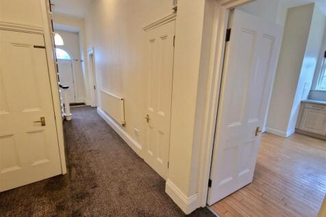 Hallway/Kitchen