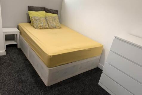 £525 Room 1.JPG