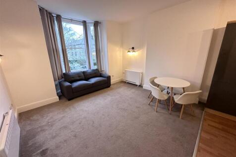 Lounge/Dining