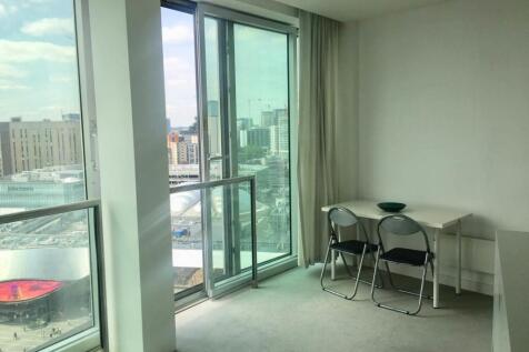 Lounge/Dining