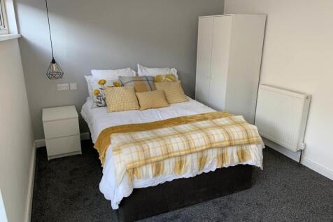 £525 Room 2 a.JPG
