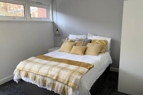 £525 Room 2 b.JPG